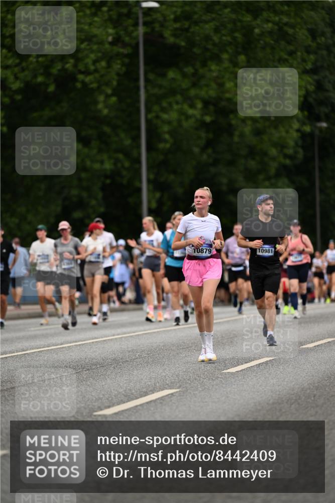 29.06.2025 - hella hamburg halbmarathon Dr. Thomas Lammeyer http://msf.ph/oto/8442409 29.06.2025 10:57:22 Kennedybrücke 2420, 2983, 2988, 3227, 4595, 6135, 6604, 7032, 7511, 7690, 7735, 7871, 9340, 9368, 10080, 10417, 10568, 10879, 10981 meine-sportfotos.de
