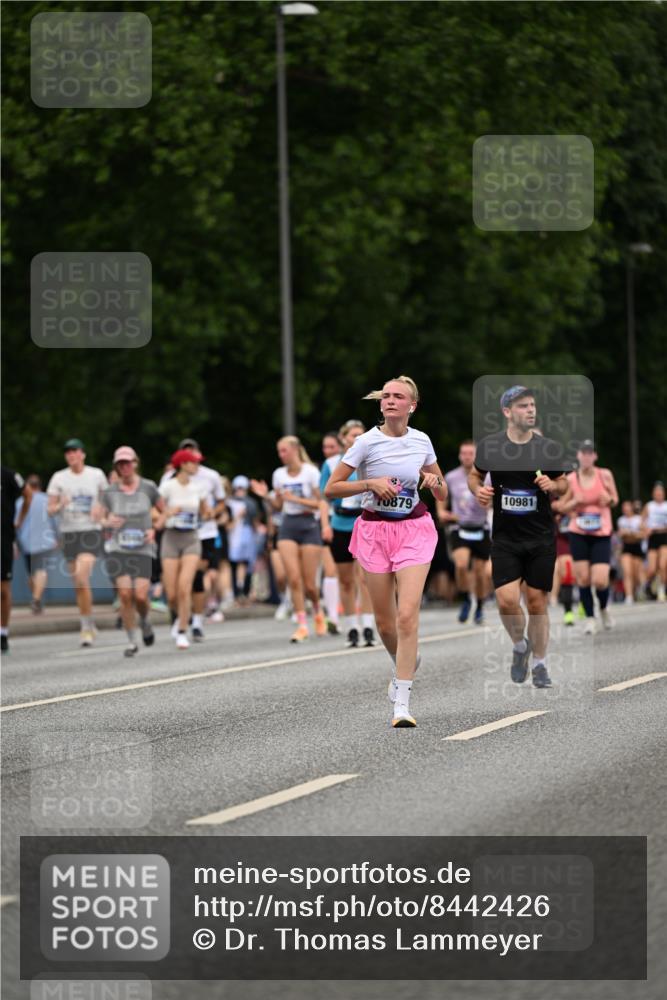 29.06.2025 - hella hamburg halbmarathon Dr. Thomas Lammeyer http://msf.ph/oto/8442426 29.06.2025 10:57:22 Kennedybrücke 2420, 2983, 2988, 3227, 4595, 6135, 6604, 7032, 7511, 7690, 7735, 7871, 9340, 9368, 10080, 10417, 10568, 10879, 10981 meine-sportfotos.de