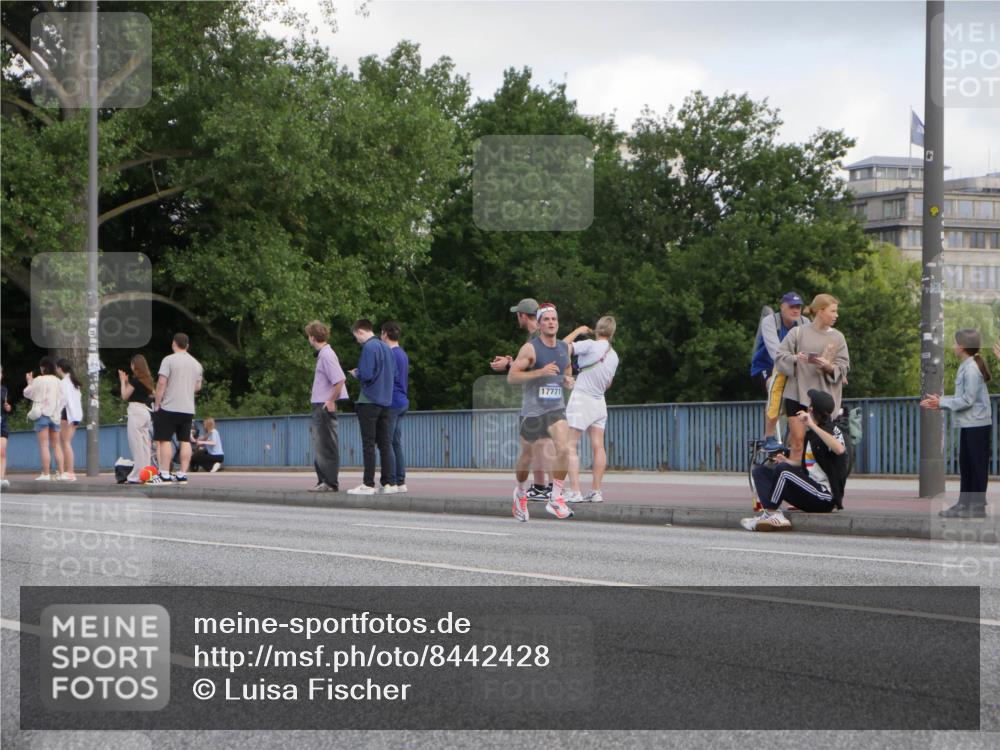 29.06.2025 - hella hamburg halbmarathon Luisa Fischer http://msf.ph/oto/8442428 29.06.2025 09:42:45 Kennedybrücke 17771 meine-sportfotos.de