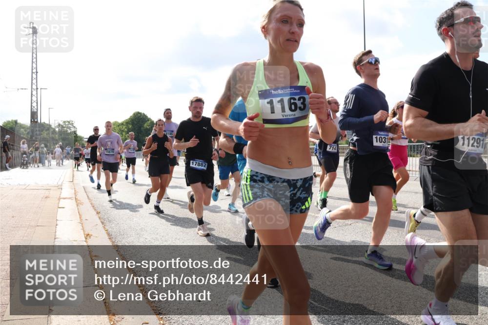 29.06.2025 - hella hamburg halbmarathon Lena Gebhardt http://msf.ph/oto/8442441 29.06.2025 09:53:04 Lombardsbrücke 15879, 18185, 17882, 1163, 7141, 1031, 11291, 1012, 1070, 1163, 1176, 1220, 1391, 1415, 1466, 1558, 1613, 1735, 1759, 1782, 2048, 2189, 2213, 2233, 2234, 2590, 2788, 2970, 3021, 3098, 3109, 3124, 3304, 3907, 3917, 3928, 4080, 4091, 4277, 4497, 4553, 4691, 4933, 4981, 4997, 5007, 5022, 5132, 5476, 5477, 5623, 5624, 5682, 6081, 6152, 6203, 6460, 6712, 6716, 7005, 7067, 7093, 7147, 7191, 7204, 7322, 7325, 7450, 7451, 7599, 7765, 7843, 7865, 7961, 8063, 8145, 8467, 8664 meine-sportfotos.de