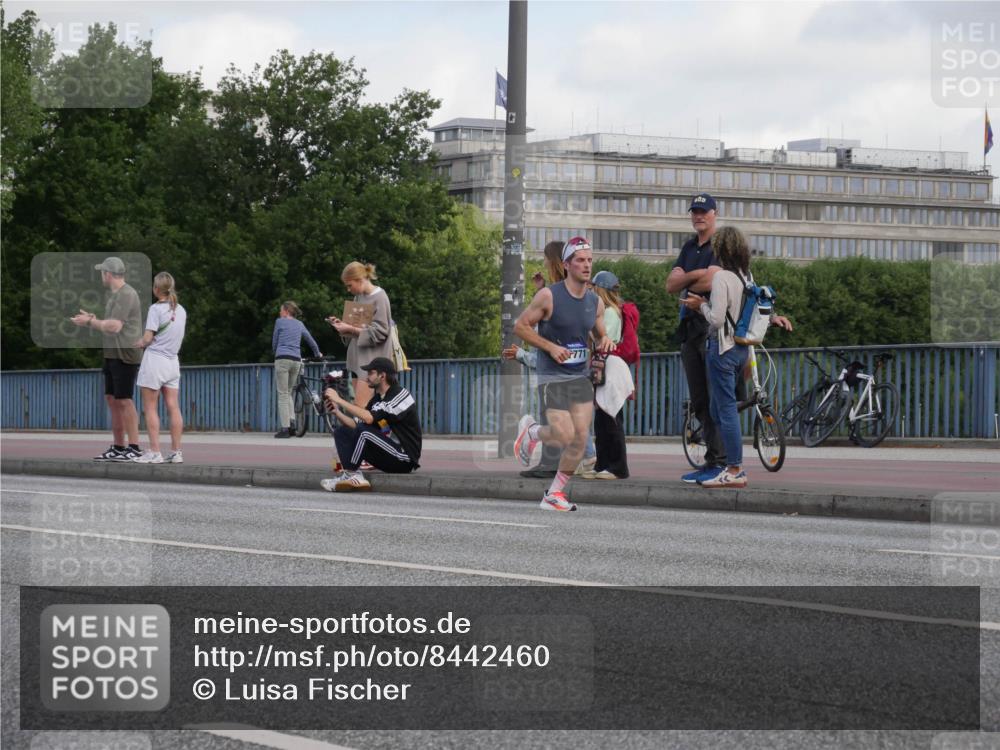 29.06.2025 - hella hamburg halbmarathon Luisa Fischer http://msf.ph/oto/8442460 29.06.2025 09:42:47 Kennedybrücke 771 meine-sportfotos.de