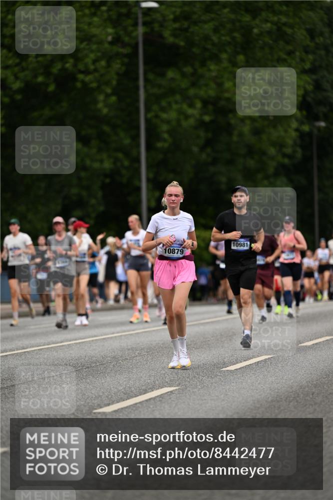 29.06.2025 - hella hamburg halbmarathon Dr. Thomas Lammeyer http://msf.ph/oto/8442477 29.06.2025 10:57:23 Kennedybrücke 2420, 2983, 2988, 3227, 4595, 6135, 6604, 7032, 7039, 7511, 7690, 7735, 7871, 9340, 9368, 10080, 10417, 10490, 10568, 10879, 10981 meine-sportfotos.de