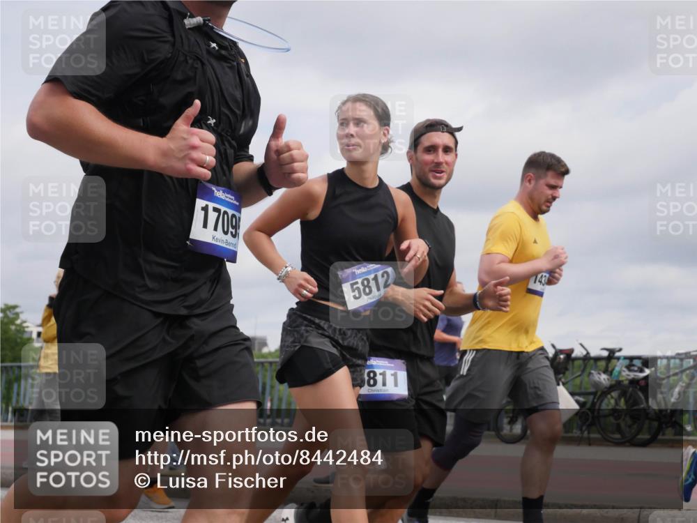 29.06.2025 - hella hamburg halbmarathon Luisa Fischer http://msf.ph/oto/8442484 29.06.2025 10:24:00 Kennedybrücke 1709, 5812, 811, 143, 2101, 2923, 3161, 3781, 5811, 5812, 6608, 6844, 8113, 8146, 8724, 9236, 9981, 10350, 10585 meine-sportfotos.de