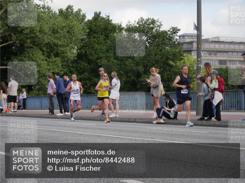 29.06.2025 - hella hamburg halbmarathon Luisa Fischer http://msf.ph/oto/8442488 29.06.2025 09:42:51 Kennedybrücke 14766, 15526, 14360 meine-sportfotos.de