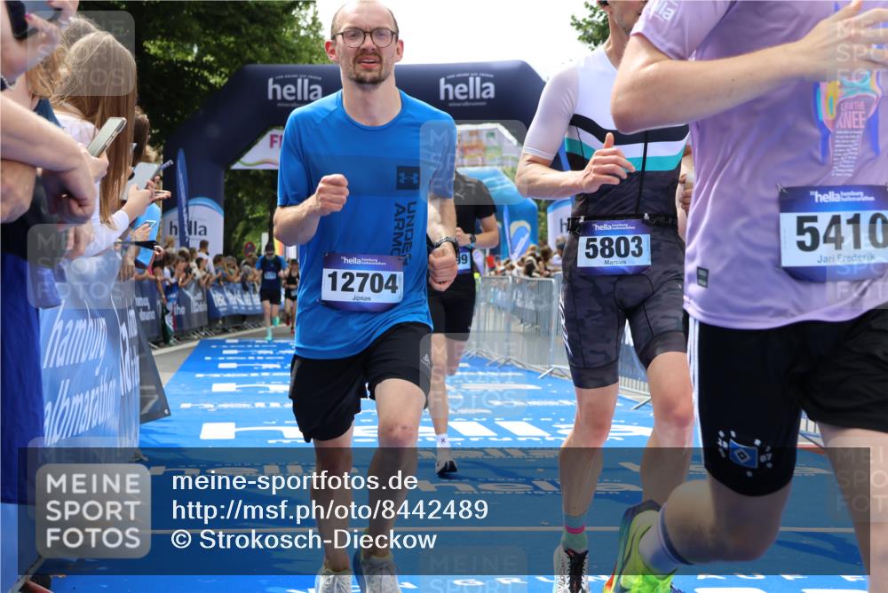 29.06.2025 - hella hamburg halbmarathon Strokosch-Dieckow http://msf.ph/oto/8442489 29.06.2025 10:40:15 Ziel 3547, 4381, 5007, 5409, 5410, 5508, 5803, 5916, 7495, 8370, 8465, 10968, 11731, 12704, 13667, 14699, 17916, 18614, 18979 meine-sportfotos.de