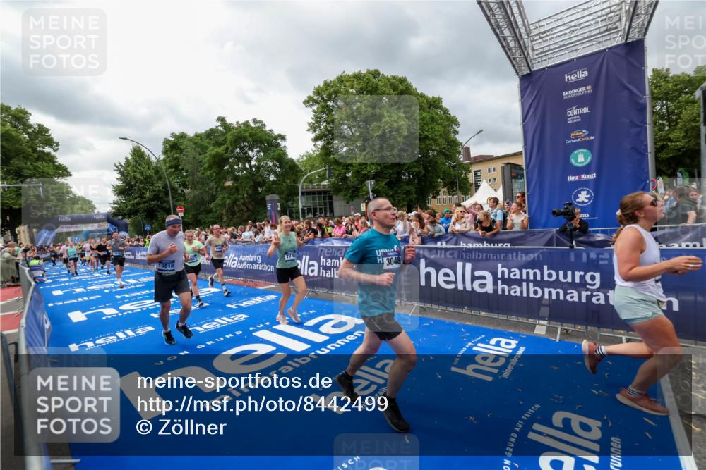29.06.2025 - hella hamburg halbmarathon Zöllner http://msf.ph/oto/8442499 29.06.2025 10:56:32 Ziel 1583, 3048, 3413, 5744, 6399, 7742, 8542, 8652, 8863, 9622, 10093, 10665, 15407, 15818, 16257, 16261, 17268, 17734, 18746, 18835 meine-sportfotos.de