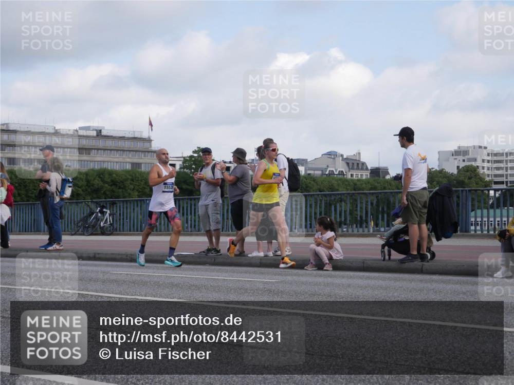 29.06.2025 - hella hamburg halbmarathon Luisa Fischer http://msf.ph/oto/8442531 29.06.2025 09:42:54 Kennedybrücke 15526 meine-sportfotos.de