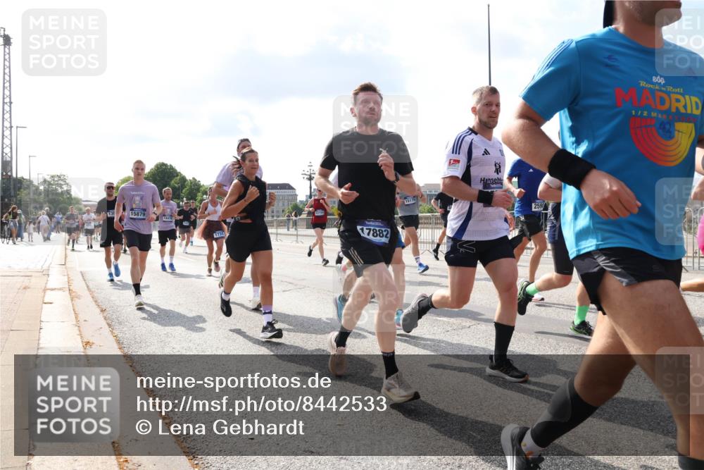 29.06.2025 - hella hamburg halbmarathon Lena Gebhardt http://msf.ph/oto/8442533 29.06.2025 09:53:05 Lombardsbrücke 139, 15879, 18476, 1735, 12154, 17882, 15175, 259, 1, 2, 1012, 1070, 1163, 1176, 1391, 1415, 1466, 1558, 1613, 1735, 1750, 1759, 1782, 2048, 2189, 2213, 2233, 2234, 2590, 2788, 2970, 3021, 3098, 3109, 3124, 3304, 3907, 3917, 3928, 4080, 4091, 4277, 4497, 4553, 4691, 4933, 4981, 4997, 5007, 5022, 5132, 5476, 5477, 5623, 5624, 5682, 6081, 6152, 6203, 6460, 6712, 6716, 7005, 7067, 7093, 7147, 7191, 7204, 7322, 7325, 7450, 7451, 7599, 7765, 7843, 7865, 8063, 8145, 8467, 8664 meine-sportfotos.de