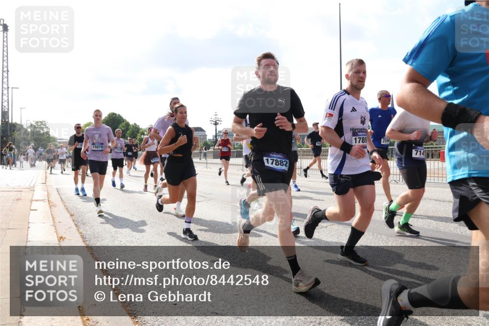29.06.2025 - hella hamburg halbmarathon Lena Gebhardt http://msf.ph/oto/8442548 29.06.2025 09:53:05 Lombardsbrücke 139, 15879, 18476, 17882, 1789, 2590, 1735, 714, 1012, 1070, 1163, 1176, 1391, 1415, 1466, 1558, 1613, 1735, 1750, 1759, 1782, 2048, 2189, 2213, 2233, 2234, 2590, 2788, 2970, 3021, 3098, 3109, 3124, 3304, 3907, 3917, 3928, 4080, 4091, 4277, 4497, 4553, 4691, 4933, 4981, 4997, 5007, 5022, 5132, 5476, 5477, 5623, 5624, 5682, 6081, 6152, 6203, 6460, 6712, 6716, 7005, 7067, 7093, 7147, 7191, 7204, 7322, 7325, 7450, 7451, 7599, 7765, 7843, 7865, 8063, 8145, 8467, 8664 meine-sportfotos.de