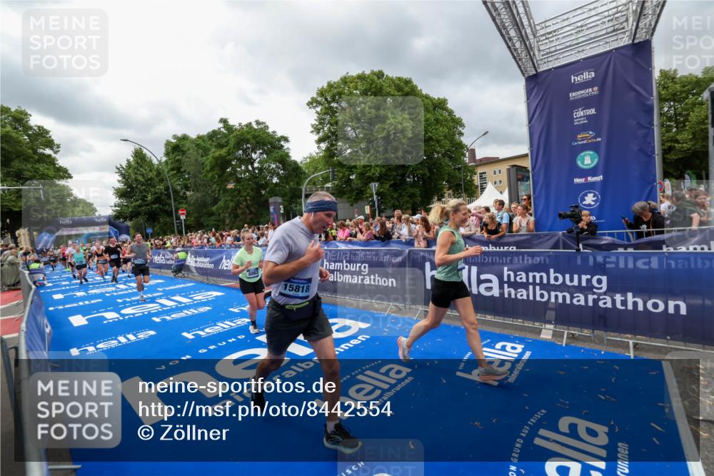 29.06.2025 - hella hamburg halbmarathon Zöllner http://msf.ph/oto/8442554 29.06.2025 10:56:33 Ziel 1583, 3413, 5744, 6399, 7742, 8542, 8652, 8863, 9562, 10093, 10665, 15407, 15818, 16257, 16261, 17268, 17734, 18746, 18835 meine-sportfotos.de