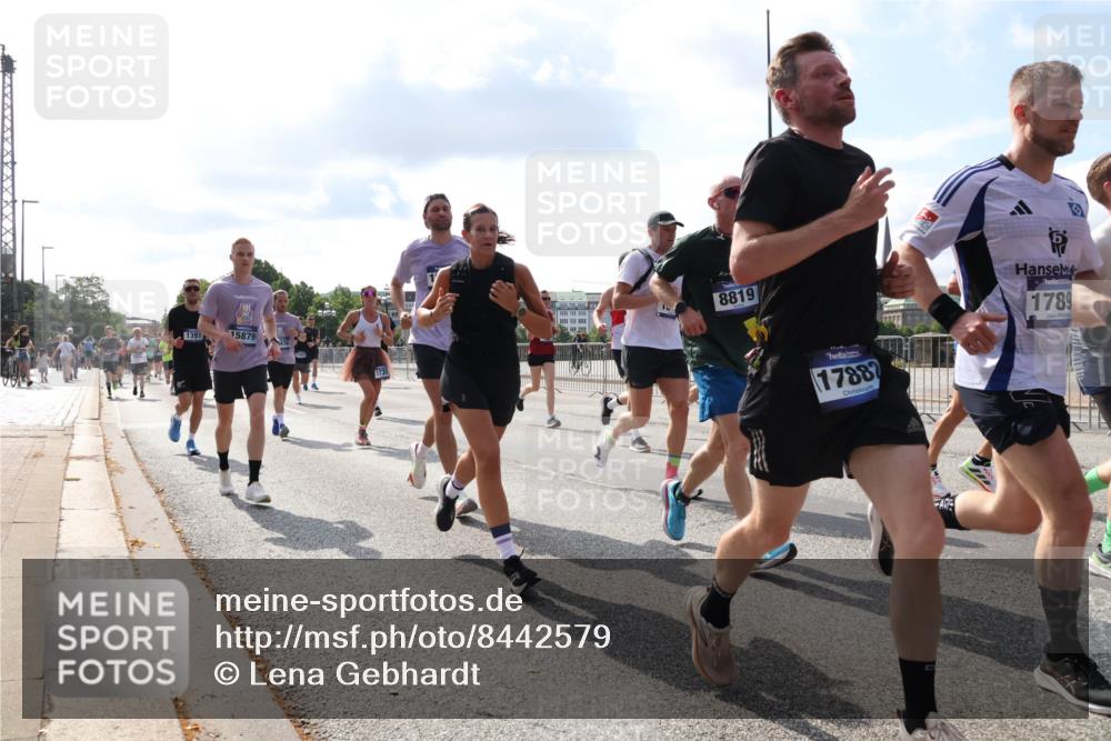 29.06.2025 - hella hamburg halbmarathon Lena Gebhardt http://msf.ph/oto/8442579 29.06.2025 09:53:05 Lombardsbrücke 1391, 15879, 1735, 8819, 17882, 1789, 1012, 1070, 1163, 1176, 1391, 1415, 1466, 1558, 1613, 1735, 1750, 1759, 1782, 2048, 2189, 2213, 2233, 2234, 2590, 2788, 2970, 3021, 3098, 3109, 3124, 3304, 3907, 3917, 3928, 4080, 4091, 4277, 4497, 4553, 4691, 4933, 4981, 4997, 5007, 5022, 5132, 5476, 5477, 5623, 5624, 5682, 6081, 6152, 6203, 6460, 6712, 6716, 7005, 7067, 7093, 7147, 7191, 7204, 7322, 7325, 7450, 7451, 7599, 7765, 7843, 7865, 8063, 8145, 8467, 8664 meine-sportfotos.de