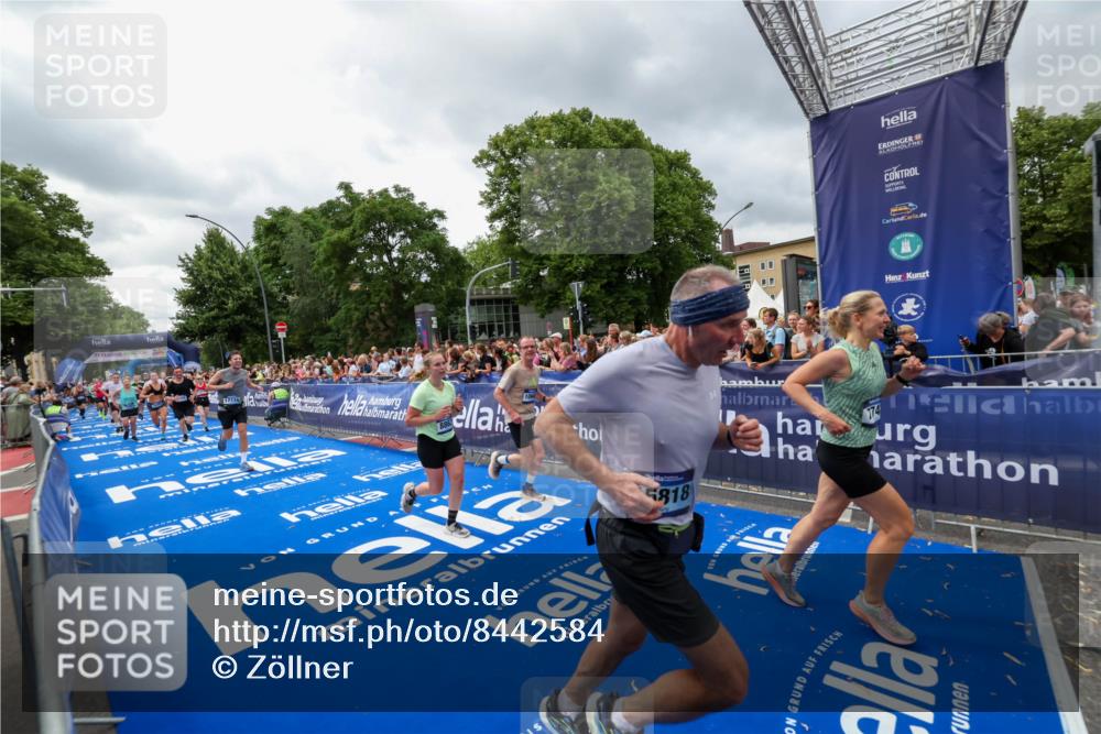 29.06.2025 - hella hamburg halbmarathon Zöllner http://msf.ph/oto/8442584 29.06.2025 10:56:33 Ziel 1583, 3413, 5744, 6399, 7742, 8542, 8652, 8863, 9562, 10093, 10665, 15407, 15818, 16257, 16261, 17268, 17734, 18746, 18835 meine-sportfotos.de