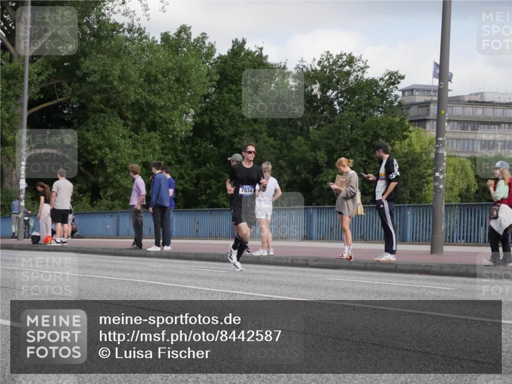 29.06.2025 - hella hamburg halbmarathon Luisa Fischer http://msf.ph/oto/8442587 29.06.2025 09:43:06 Kennedybrücke 7834 meine-sportfotos.de