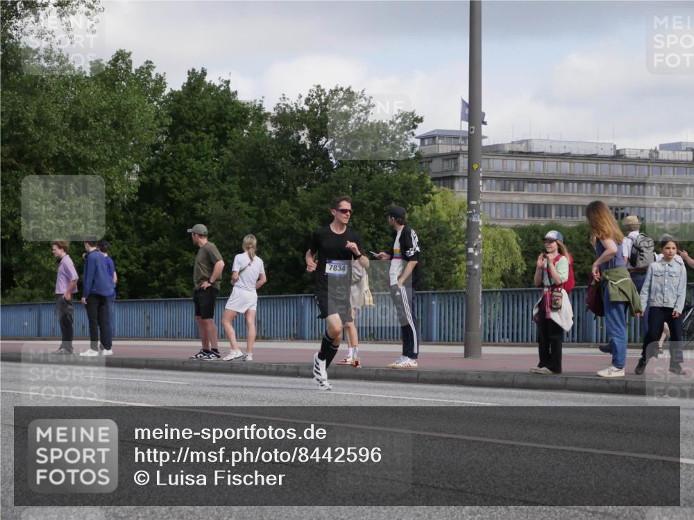 29.06.2025 - hella hamburg halbmarathon Luisa Fischer http://msf.ph/oto/8442596 29.06.2025 09:43:07 Kennedybrücke 7834 meine-sportfotos.de