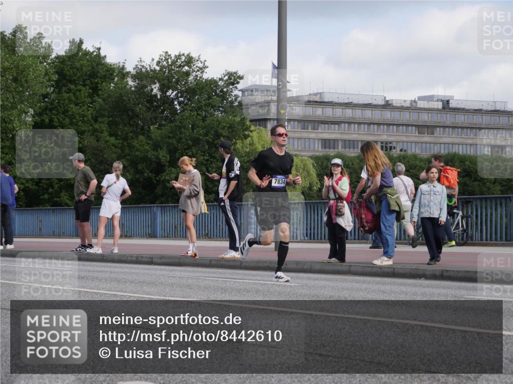 29.06.2025 - hella hamburg halbmarathon Luisa Fischer http://msf.ph/oto/8442610 29.06.2025 09:43:08 Kennedybrücke 7834 meine-sportfotos.de