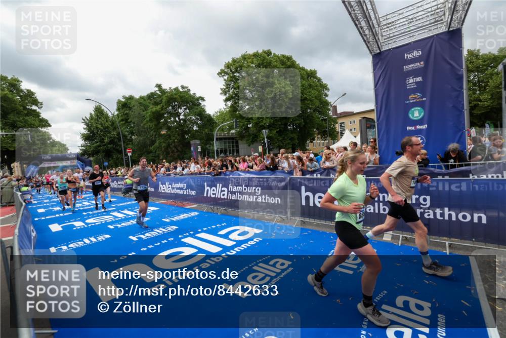 29.06.2025 - hella hamburg halbmarathon Zöllner http://msf.ph/oto/8442633 29.06.2025 10:56:34 Ziel 1583, 2083, 3413, 5721, 5744, 6399, 8542, 8652, 8863, 9562, 10093, 10665, 13863, 15407, 16257, 16261, 17268, 17734, 18746, 18835, 19120 meine-sportfotos.de