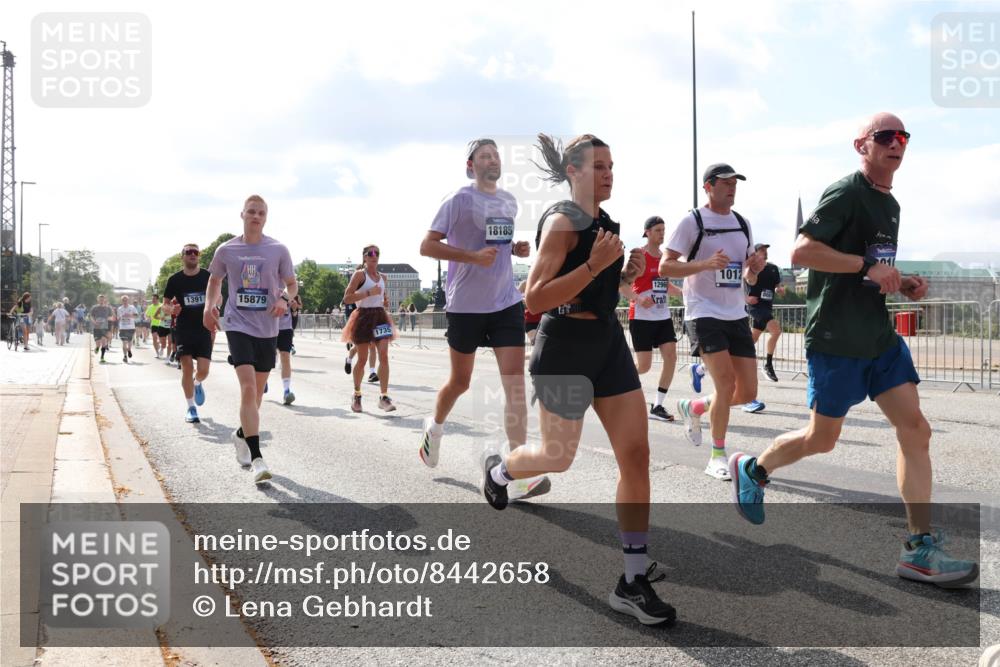 29.06.2025 - hella hamburg halbmarathon Lena Gebhardt http://msf.ph/oto/8442658 29.06.2025 09:53:05 Lombardsbrücke 1391, 15879, 1735, 18185, 1296, 1012, 01, 1012, 1070, 1163, 1176, 1391, 1415, 1466, 1558, 1613, 1735, 1750, 1759, 1782, 2048, 2189, 2213, 2233, 2234, 2590, 2788, 2970, 3021, 3098, 3109, 3124, 3304, 3907, 3917, 3928, 4080, 4091, 4277, 4497, 4553, 4691, 4933, 4981, 4997, 5007, 5022, 5132, 5476, 5477, 5623, 5624, 5682, 6081, 6152, 6203, 6460, 6712, 6716, 7005, 7067, 7093, 7147, 7191, 7204, 7322, 7325, 7450, 7451, 7599, 7765, 7843, 7865, 8063, 8145, 8467, 8664 meine-sportfotos.de