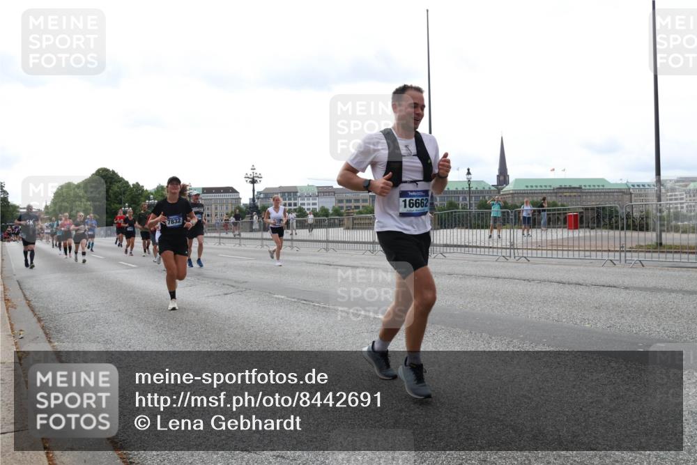 29.06.2025 - hella hamburg halbmarathon Lena Gebhardt http://msf.ph/oto/8442691 29.06.2025 10:29:36 Lombardsbrücke 7832, 16662, 000, 1063, 1230, 1661, 1694, 2302, 2688, 2699, 3179, 3311, 3524, 4349, 4373, 4395, 4580, 5350, 6285, 6345, 6725, 7449, 7517, 7832, 8048, 8388, 8812, 9095, 9714, 9937, 10198, 10322, 10641, 10808, 10996, 11249, 11269, 11376, 11444, 11634, 11792, 11803, 11989, 12086, 12216, 12227, 12305, 12404, 12958, 13031, 13090, 13382, 13810, 14644, 15266, 15952, 15955, 16306, 16659, 16662, 16673, 16676, 17496, 17945, 18298, 18299, 18385, 18414 meine-sportfotos.de