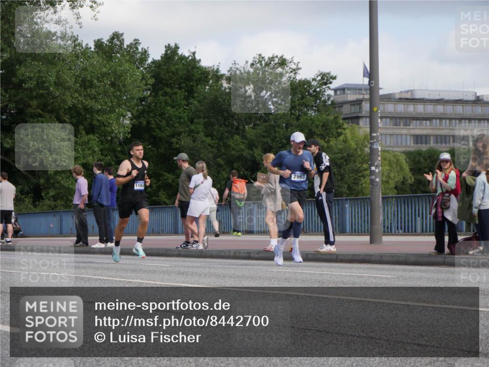 29.06.2025 - hella hamburg halbmarathon Luisa Fischer http://msf.ph/oto/8442700 29.06.2025 09:43:19 Kennedybrücke 7963, 1162, 2459, 7963, 9442 meine-sportfotos.de