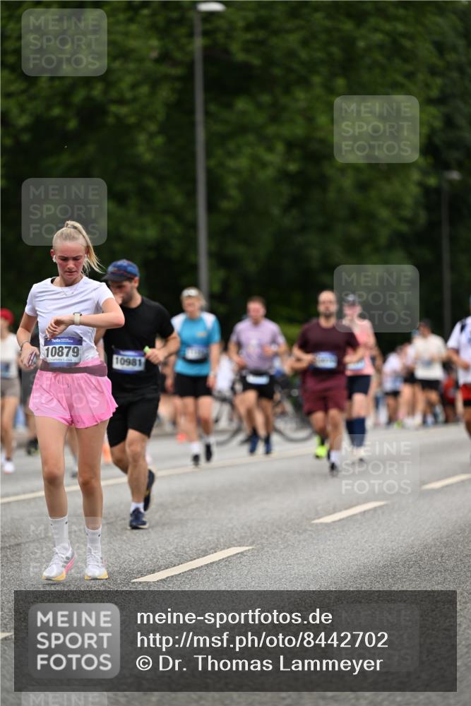 29.06.2025 - hella hamburg halbmarathon Dr. Thomas Lammeyer http://msf.ph/oto/8442702 29.06.2025 10:57:25 Kennedybrücke 2420, 2983, 2988, 4595, 6135, 6604, 7032, 7039, 7511, 7690, 7871, 9340, 9368, 10080, 10417, 10490, 10568, 10879, 10981, 11268 meine-sportfotos.de