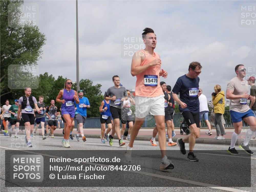 29.06.2025 - hella hamburg halbmarathon Luisa Fischer http://msf.ph/oto/8442706 29.06.2025 10:24:13 Kennedybrücke 15572, 573, 5625, 324, 19125, 15470, 10602, 508, 14615, 3813, 1266, 1658, 2325, 2383, 2986, 3247, 3434, 3813, 4082, 4350, 5041, 5625, 5767, 6275, 6308, 7608, 8844, 9501, 10602 meine-sportfotos.de