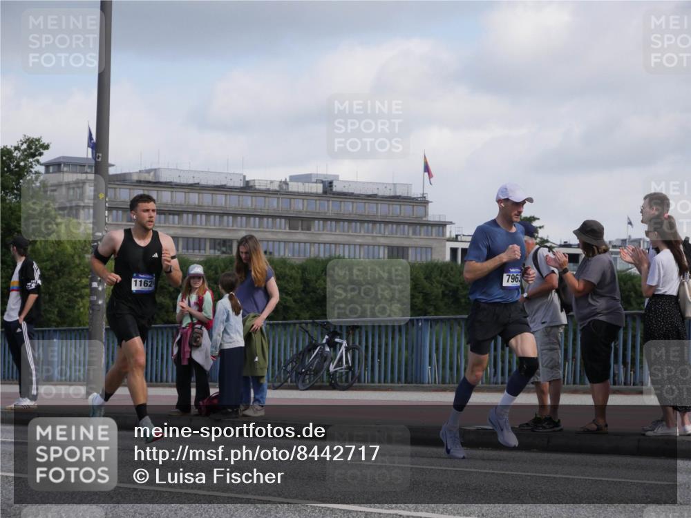29.06.2025 - hella hamburg halbmarathon Luisa Fischer http://msf.ph/oto/8442717 29.06.2025 09:43:21 Kennedybrücke 1162, 7963, 2459, 7963, 9442 meine-sportfotos.de