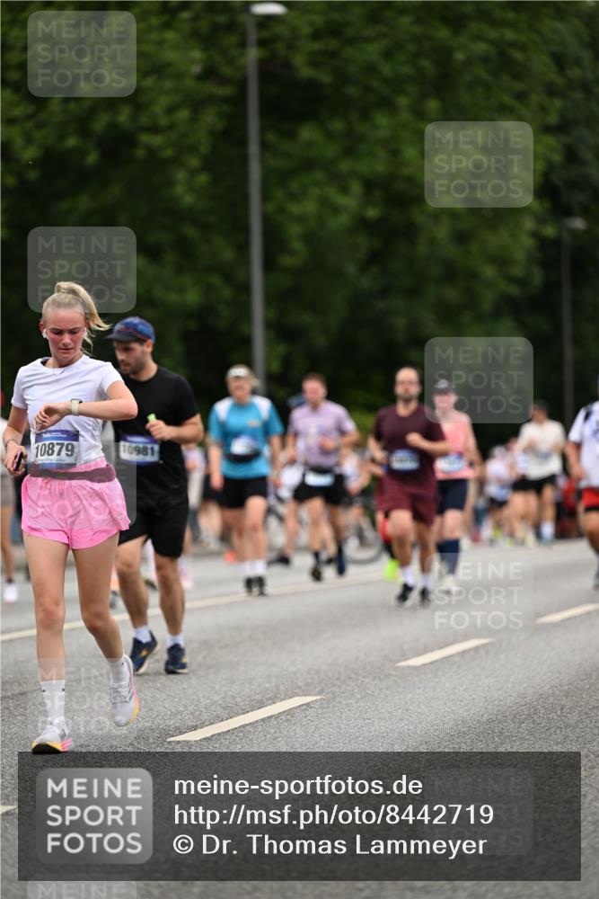 29.06.2025 - hella hamburg halbmarathon Dr. Thomas Lammeyer http://msf.ph/oto/8442719 29.06.2025 10:57:25 Kennedybrücke 2420, 2983, 2988, 4595, 6135, 6604, 7032, 7039, 7511, 7690, 7871, 9340, 9368, 10080, 10417, 10490, 10568, 10879, 10981, 11268 meine-sportfotos.de