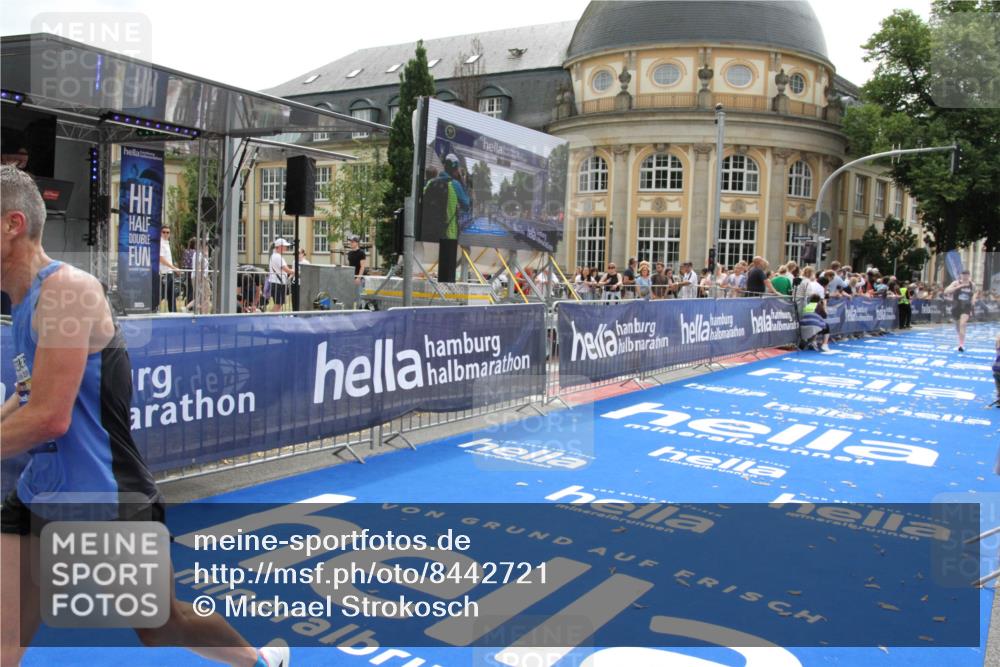 29.06.2025 - hella hamburg halbmarathon Michael Strokosch http://msf.ph/oto/8442721 29.06.2025 10:25:00 Ziel 2483, 10867, 14836, 16361, 17752 meine-sportfotos.de