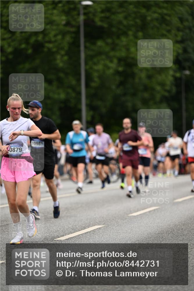 29.06.2025 - hella hamburg halbmarathon Dr. Thomas Lammeyer http://msf.ph/oto/8442731 29.06.2025 10:57:25 Kennedybrücke 2420, 2983, 2988, 4595, 6135, 6604, 7032, 7039, 7511, 7690, 7871, 9340, 9368, 10080, 10417, 10490, 10568, 10879, 10981, 11268 meine-sportfotos.de