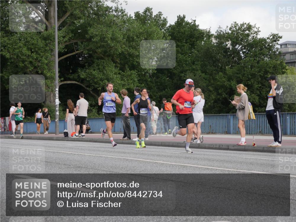 29.06.2025 - hella hamburg halbmarathon Luisa Fischer http://msf.ph/oto/8442734 29.06.2025 09:43:25 Kennedybrücke 2459, 9442, 1785, 2459, 7963, 9442, 10234 meine-sportfotos.de