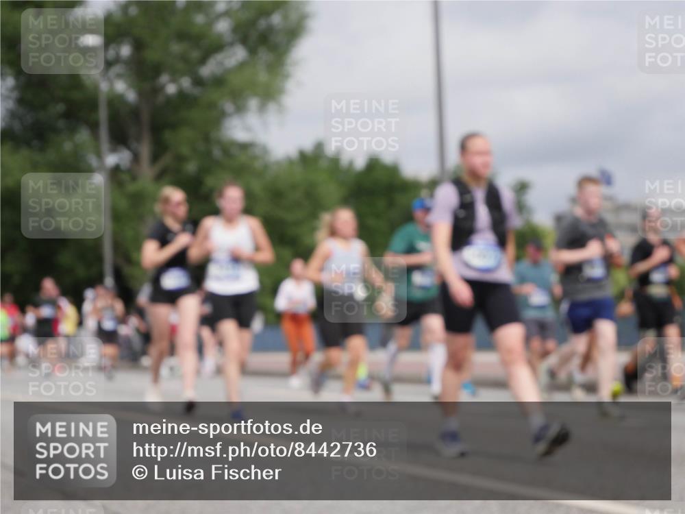 29.06.2025 - hella hamburg halbmarathon Luisa Fischer http://msf.ph/oto/8442736 29.06.2025 10:24:15 Kennedybrücke 1266, 1658, 2325, 2383, 3247, 3434, 3813, 4082, 4350, 5041, 5625, 5767, 6275, 6308, 7018, 7608, 8726, 8844, 9100, 9501, 10050, 10602 meine-sportfotos.de