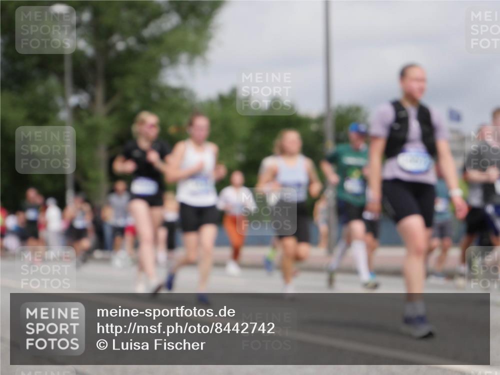 29.06.2025 - hella hamburg halbmarathon Luisa Fischer http://msf.ph/oto/8442742 29.06.2025 10:24:16 Kennedybrücke 1028, 1266, 1658, 2383, 3247, 3434, 3813, 4350, 5041, 5625, 5767, 6275, 6308, 7018, 7608, 8726, 8844, 9100, 9501, 10050, 10602 meine-sportfotos.de