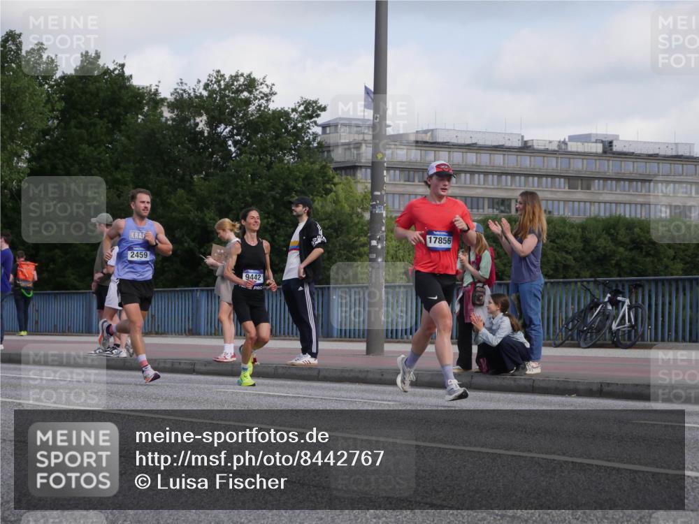 29.06.2025 - hella hamburg halbmarathon Luisa Fischer http://msf.ph/oto/8442767 29.06.2025 09:43:26 Kennedybrücke 2459, 9442, 17856, 2459, 4128, 9442, 10234 meine-sportfotos.de
