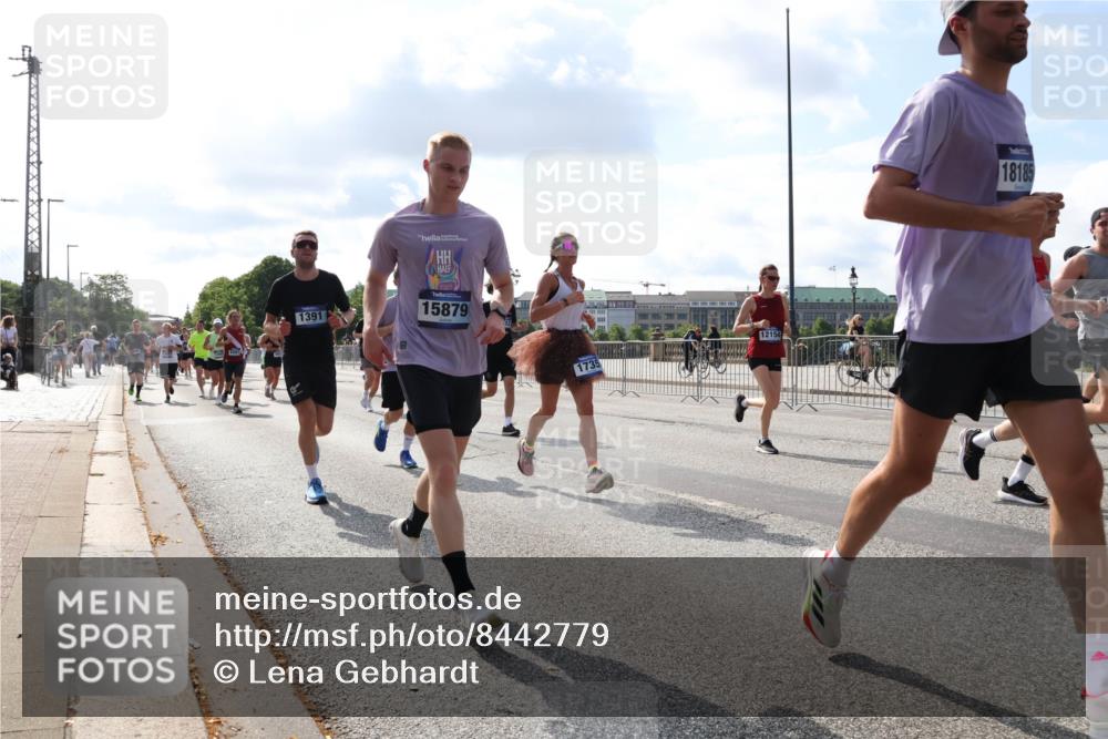 29.06.2025 - hella hamburg halbmarathon Lena Gebhardt http://msf.ph/oto/8442779 29.06.2025 09:53:06 Lombardsbrücke 1391, 15879, 1735, 18185, 1012, 1070, 1163, 1176, 1391, 1415, 1466, 1558, 1613, 1735, 1750, 1759, 1782, 2048, 2189, 2213, 2233, 2234, 2590, 2788, 2970, 3021, 3098, 3109, 3124, 3304, 3907, 3917, 3928, 4080, 4091, 4277, 4497, 4553, 4691, 4933, 4981, 4997, 5007, 5022, 5132, 5476, 5477, 5623, 5624, 5682, 6081, 6152, 6203, 6460, 6712, 6716, 7005, 7093, 7147, 7191, 7204, 7322, 7325, 7450, 7451, 7599, 7765, 7843, 8063, 8145, 8467, 8664, 9126 meine-sportfotos.de