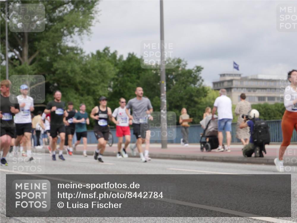 29.06.2025 - hella hamburg halbmarathon Luisa Fischer http://msf.ph/oto/8442784 29.06.2025 10:24:19 Kennedybrücke 1028, 1266, 1658, 2383, 2956, 3247, 3434, 4350, 5041, 5767, 7018, 8726, 8844, 9100, 9108, 9501, 10050 meine-sportfotos.de