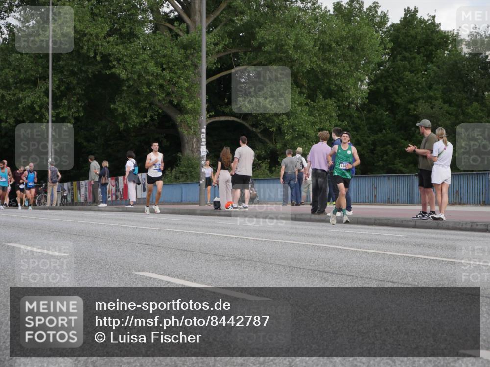 29.06.2025 - hella hamburg halbmarathon Luisa Fischer http://msf.ph/oto/8442787 29.06.2025 09:43:29 Kennedybrücke 4128, 102, 2459, 4128, 9442, 10234 meine-sportfotos.de