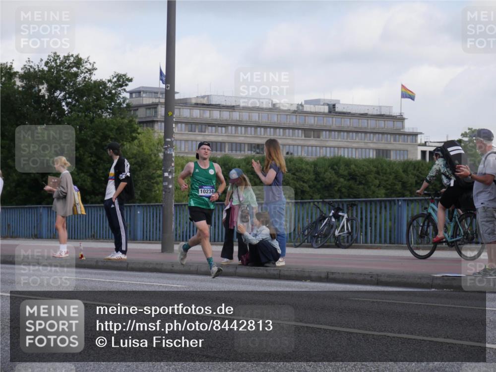 29.06.2025 - hella hamburg halbmarathon Luisa Fischer http://msf.ph/oto/8442813 29.06.2025 09:43:32 Kennedybrücke 10234, 4128, 4571, 10234 meine-sportfotos.de