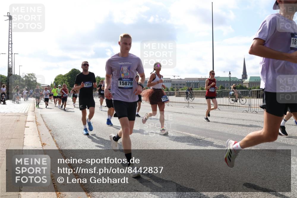 29.06.2025 - hella hamburg halbmarathon Lena Gebhardt http://msf.ph/oto/8442837 29.06.2025 09:53:06 Lombardsbrücke 1391, 15879, 1012, 1070, 1163, 1176, 1391, 1415, 1466, 1558, 1613, 1735, 1750, 1759, 1782, 2048, 2189, 2213, 2233, 2234, 2590, 2788, 2970, 3021, 3098, 3109, 3124, 3304, 3907, 3917, 3928, 4080, 4091, 4277, 4497, 4553, 4691, 4933, 4981, 4997, 5007, 5022, 5132, 5476, 5477, 5623, 5624, 5682, 6081, 6152, 6203, 6460, 6712, 6716, 7005, 7093, 7147, 7191, 7204, 7322, 7325, 7450, 7451, 7599, 7765, 7843, 8063, 8145, 8467, 8664, 9126 meine-sportfotos.de