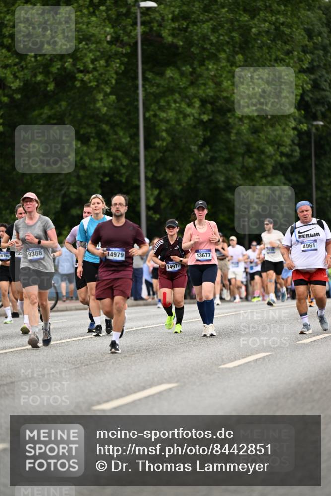 29.06.2025 - hella hamburg halbmarathon Dr. Thomas Lammeyer http://msf.ph/oto/8442851 29.06.2025 10:57:27 Kennedybrücke 2291, 2420, 2983, 4595, 6135, 6604, 7032, 7039, 7511, 7690, 9368, 10080, 10417, 10490, 10568, 10879, 10981, 11268 meine-sportfotos.de