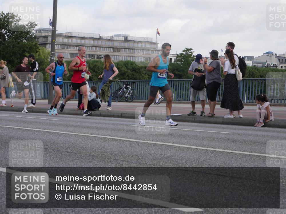 29.06.2025 - hella hamburg halbmarathon Luisa Fischer http://msf.ph/oto/8442854 29.06.2025 09:43:40 Kennedybrücke 16484, 163, 4571, 4571, 10780 meine-sportfotos.de