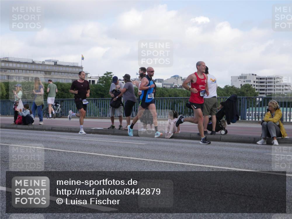 29.06.2025 - hella hamburg halbmarathon Luisa Fischer http://msf.ph/oto/8442879 29.06.2025 09:43:41 Kennedybrücke 1648, 1200, 163, 4571, 10780 meine-sportfotos.de