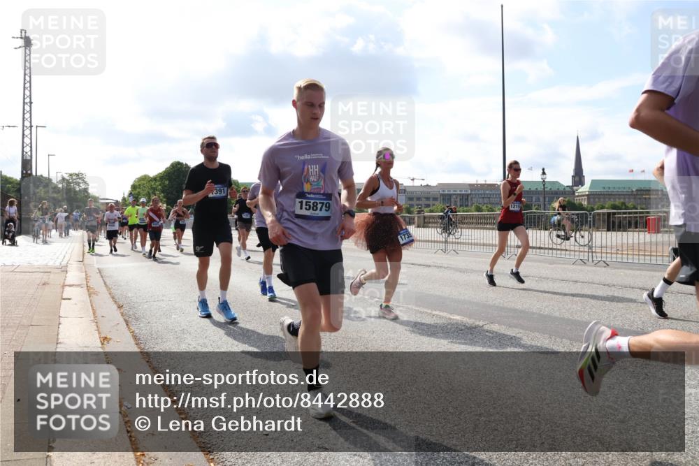 29.06.2025 - hella hamburg halbmarathon Lena Gebhardt http://msf.ph/oto/8442888 29.06.2025 09:53:06 Lombardsbrücke 391, 14351, 15879, 1215, 1012, 1070, 1163, 1176, 1391, 1415, 1466, 1558, 1613, 1735, 1750, 1759, 1782, 2048, 2189, 2213, 2233, 2234, 2590, 2788, 2970, 3021, 3098, 3109, 3124, 3304, 3907, 3917, 3928, 4080, 4091, 4277, 4497, 4553, 4691, 4933, 4981, 4997, 5007, 5022, 5132, 5476, 5477, 5623, 5624, 5682, 6081, 6152, 6203, 6460, 6712, 6716, 7005, 7093, 7147, 7191, 7204, 7322, 7325, 7450, 7451, 7599, 7765, 7843, 8063, 8145, 8467, 8664, 9126 meine-sportfotos.de
