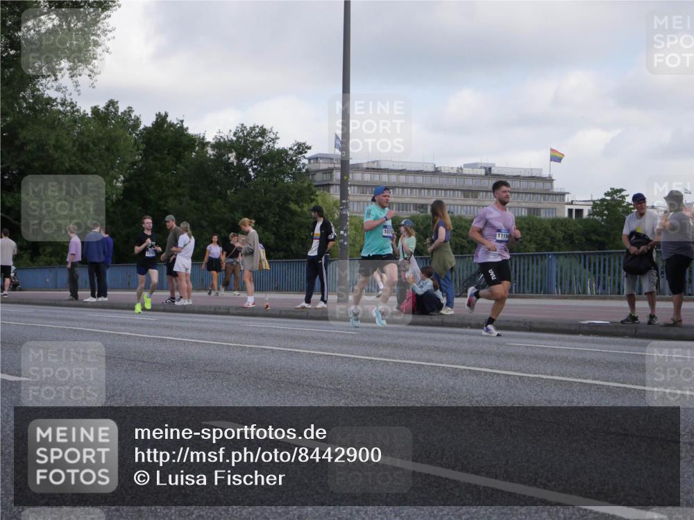 29.06.2025 - hella hamburg halbmarathon Luisa Fischer http://msf.ph/oto/8442900 29.06.2025 09:43:44 Kennedybrücke 107, 11194, 10780 meine-sportfotos.de