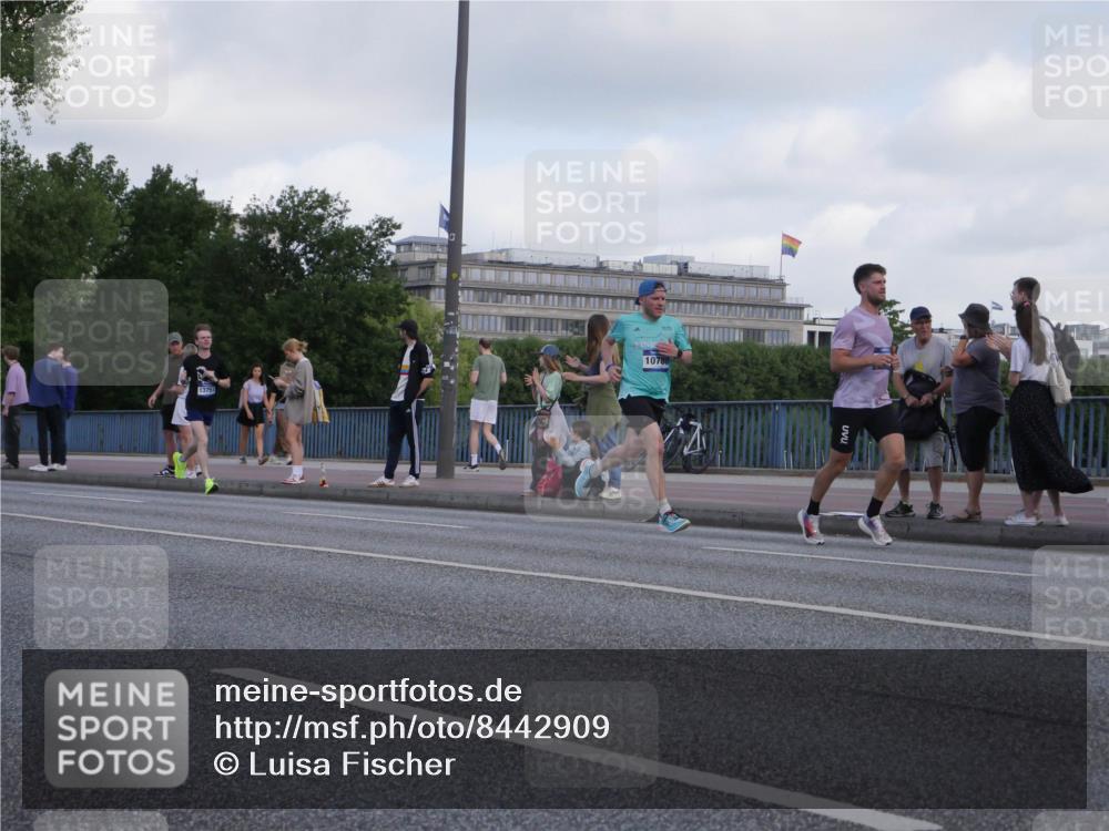 29.06.2025 - hella hamburg halbmarathon Luisa Fischer http://msf.ph/oto/8442909 29.06.2025 09:43:45 Kennedybrücke 13751, 1078, 10780 meine-sportfotos.de