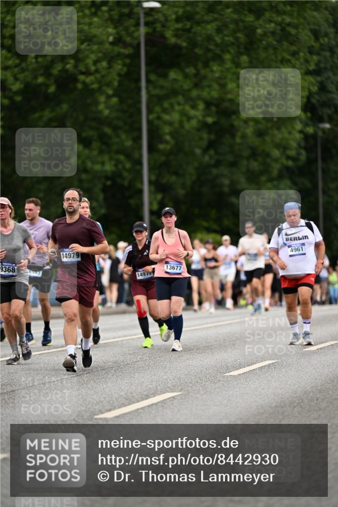 29.06.2025 - hella hamburg halbmarathon Dr. Thomas Lammeyer http://msf.ph/oto/8442930 29.06.2025 10:57:28 Kennedybrücke 2291, 2420, 2983, 4595, 6135, 6604, 7032, 7039, 7511, 7690, 9368, 10080, 10417, 10490, 10568, 10879, 10981, 11268 meine-sportfotos.de