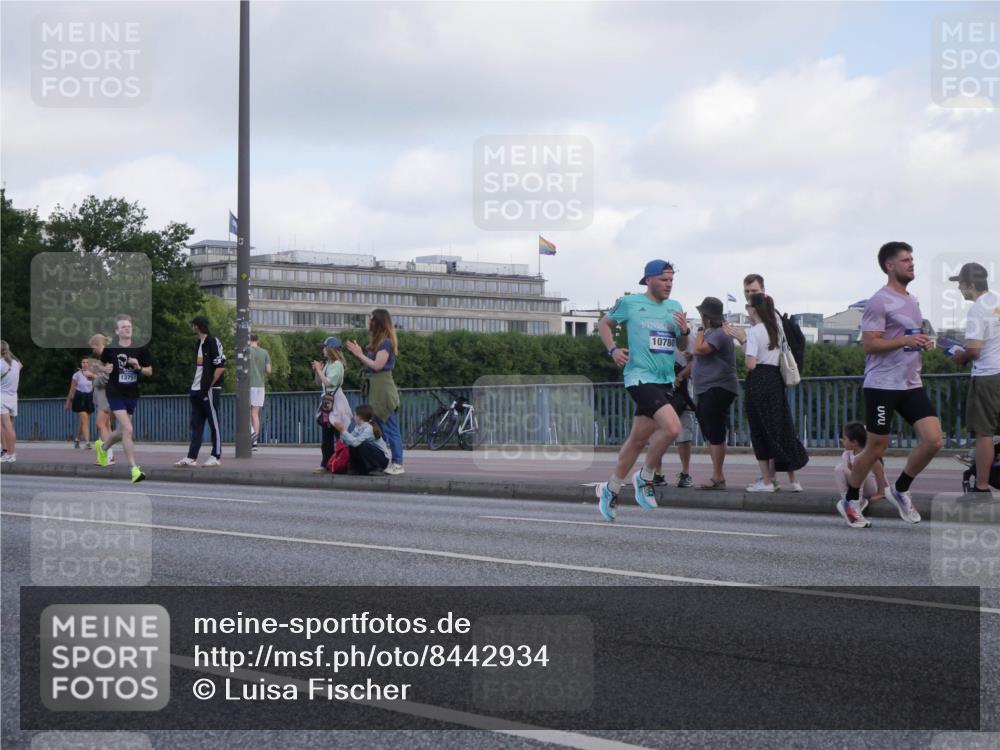 29.06.2025 - hella hamburg halbmarathon Luisa Fischer http://msf.ph/oto/8442934 29.06.2025 09:43:45 Kennedybrücke 13751, 10780, 10780 meine-sportfotos.de
