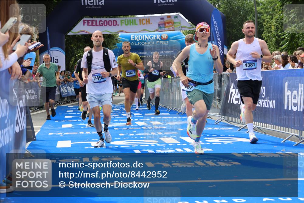 29.06.2025 - hella hamburg halbmarathon Strokosch-Dieckow http://msf.ph/oto/8442952 29.06.2025 10:40:09 Ziel 2826, 3547, 4381, 5007, 5409, 5410, 5508, 5803, 5916, 7495, 8465, 8933, 10968, 11731, 12091, 12704, 13514, 13667, 14699, 15424, 17973, 18614, 18979 meine-sportfotos.de