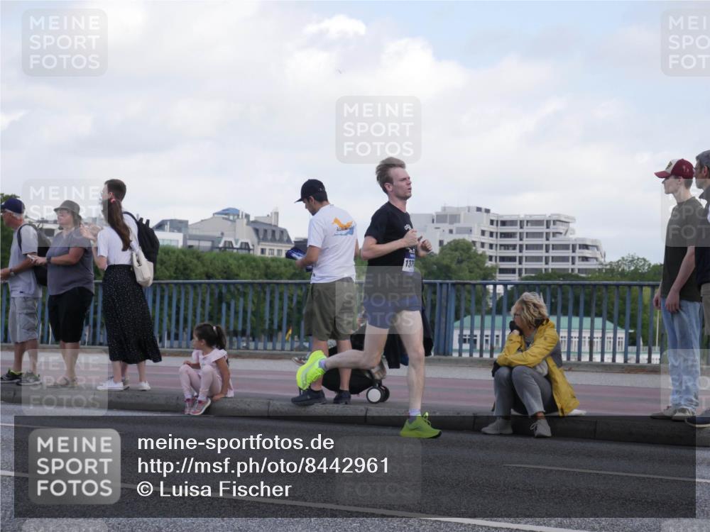 29.06.2025 - hella hamburg halbmarathon Luisa Fischer http://msf.ph/oto/8442961 29.06.2025 09:43:48 Kennedybrücke 137, 2892, 6559, 7862, 10780 meine-sportfotos.de