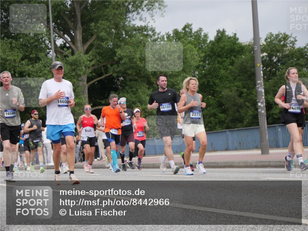 29.06.2025 - hella hamburg halbmarathon Luisa Fischer http://msf.ph/oto/8442966 29.06.2025 10:24:41 Kennedybrücke 16600, 16586, 5493, 1401, 17903, 16107, 2271, 3817, 14499, 1401, 2271, 3122, 3817, 4697, 4786, 5061, 5122, 5395, 5493, 5957, 6086, 7228, 7522, 7781, 8095, 8286, 9369, 9499, 9624, 10374, 10874 meine-sportfotos.de