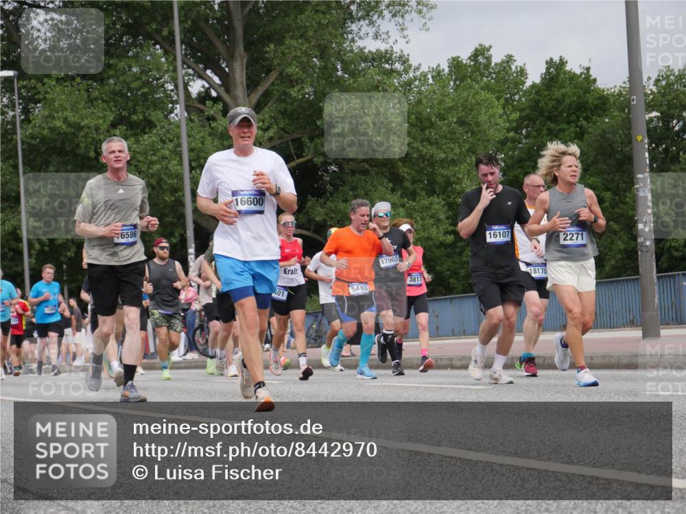 29.06.2025 - hella hamburg halbmarathon Luisa Fischer http://msf.ph/oto/8442970 29.06.2025 10:24:41 Kennedybrücke 6586, 16600, 01, 5493, 17903, 3817, 16107, 18170, 2271, 1401, 2271, 3122, 3817, 4697, 4786, 5061, 5122, 5395, 5493, 5957, 6086, 7228, 7522, 7781, 8095, 8286, 9369, 9499, 9624, 10374, 10874 meine-sportfotos.de